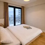 180° View In Diamond Building