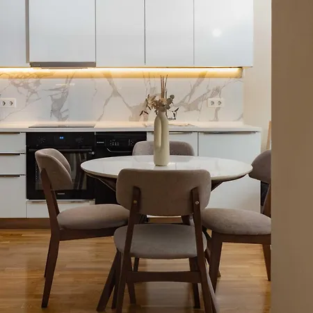 180° View In Diamond Building