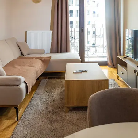 180° View In Diamond Building Apartment