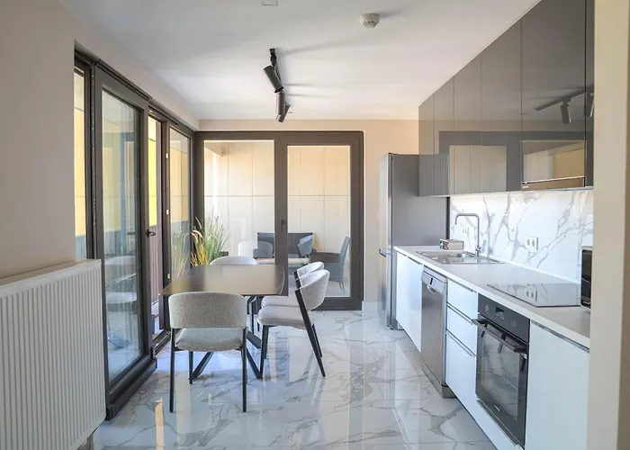 180° View In Diamond Building *