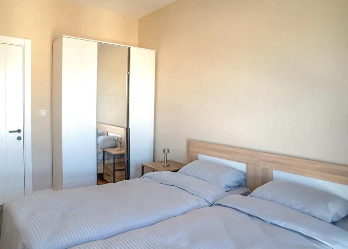 180° View In Diamond Building *