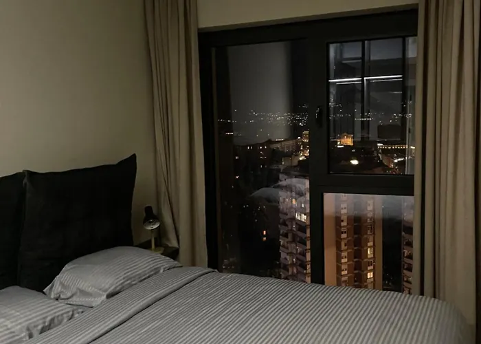 180° View In Diamond Building Apartment