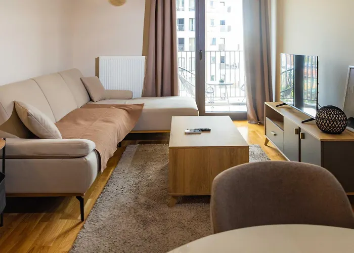 180° View In Diamond Building Apartment