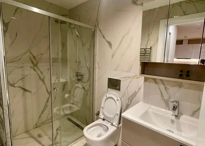 180° View In Diamond Building Apartment